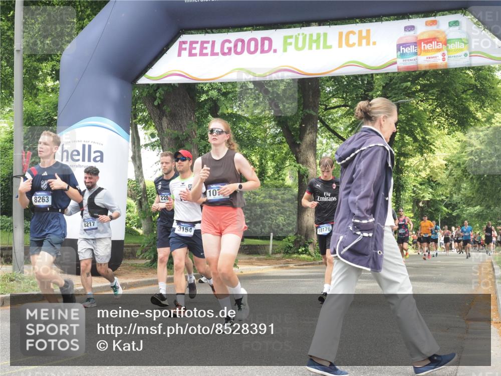 29.06.2025 - hella hamburg halbmarathon KatJ http://msf.ph/oto/8528391 29.06.2025 10:55:38 Zwischen KM18-KM19 1071, 3154, 6217, 8263, 8632 meine-sportfotos.de