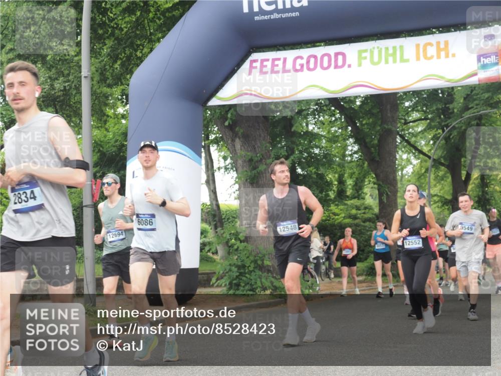 29.06.2025 - hella hamburg halbmarathon KatJ http://msf.ph/oto/8528423 29.06.2025 11:04:38 Zwischen KM18-KM19 1137, 2834, 3733, 6086 meine-sportfotos.de