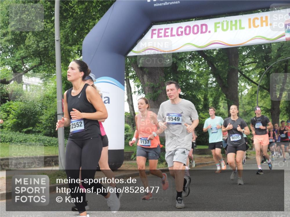 29.06.2025 - hella hamburg halbmarathon KatJ http://msf.ph/oto/8528477 29.06.2025 11:04:40 Zwischen KM18-KM19 1137, 2834, 3733, 6086 meine-sportfotos.de