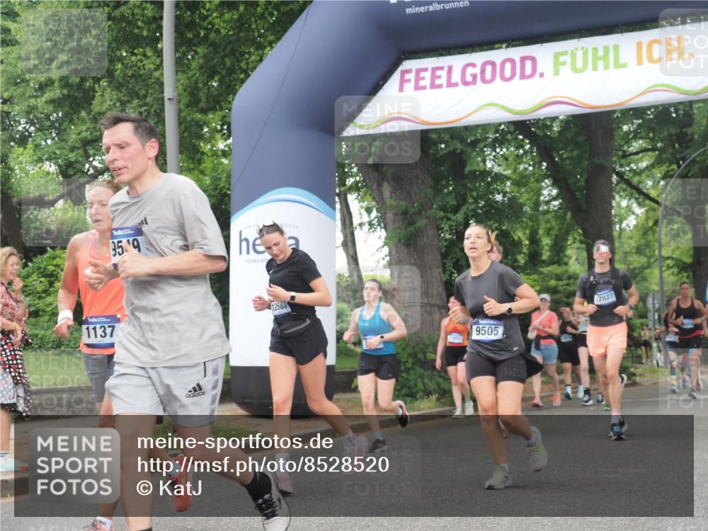 29.06.2025 - hella hamburg halbmarathon KatJ http://msf.ph/oto/8528520 29.06.2025 11:04:41 Zwischen KM18-KM19 1137, 2834, 3733, 6086 meine-sportfotos.de