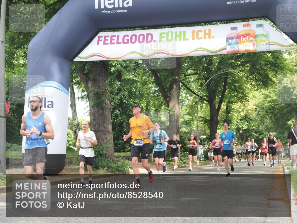 29.06.2025 - hella hamburg halbmarathon KatJ http://msf.ph/oto/8528540 29.06.2025 10:55:47 Zwischen KM18-KM19 1610, 2281, 4453, 6026, 8256, 8563 meine-sportfotos.de