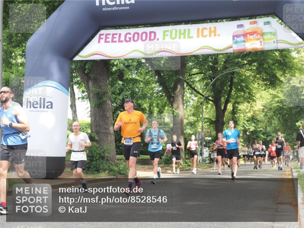 29.06.2025 - hella hamburg halbmarathon KatJ http://msf.ph/oto/8528546 29.06.2025 10:55:47 Zwischen KM18-KM19 1610, 2281, 4453, 6026, 8256, 8563 meine-sportfotos.de