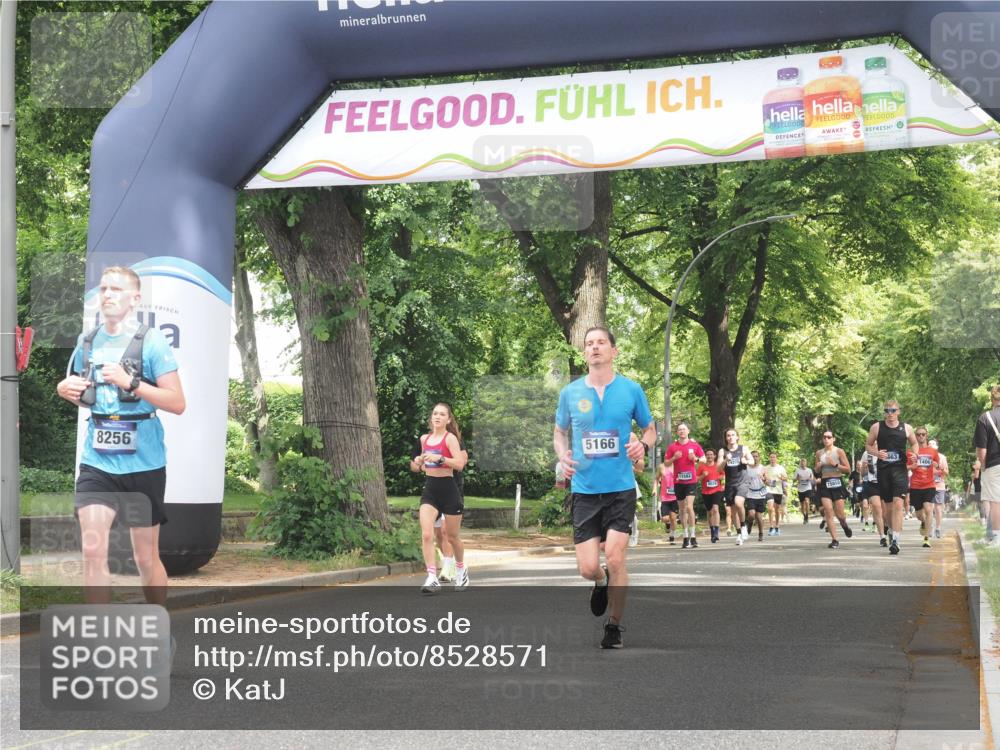 29.06.2025 - hella hamburg halbmarathon KatJ http://msf.ph/oto/8528571 29.06.2025 10:55:50 Zwischen KM18-KM19 5166, 8256, 8563 meine-sportfotos.de