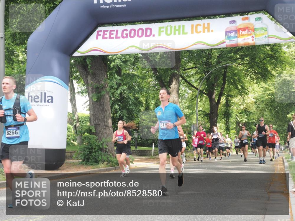 29.06.2025 - hella hamburg halbmarathon KatJ http://msf.ph/oto/8528580 29.06.2025 10:55:50 Zwischen KM18-KM19 5166, 8256, 8563 meine-sportfotos.de