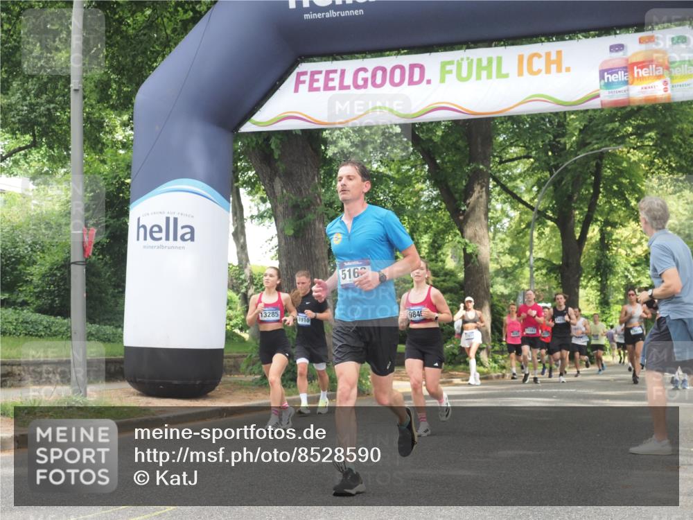 29.06.2025 - hella hamburg halbmarathon KatJ http://msf.ph/oto/8528590 29.06.2025 10:55:51 Zwischen KM18-KM19 5166, 8256, 8563 meine-sportfotos.de