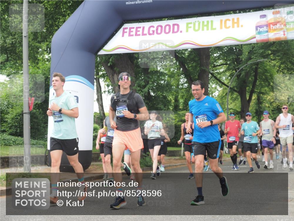 29.06.2025 - hella hamburg halbmarathon KatJ http://msf.ph/oto/8528596 29.06.2025 11:04:43 Zwischen KM18-KM19 1137, 1521, 3733, 6086 meine-sportfotos.de