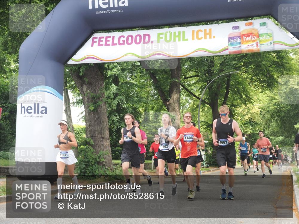 29.06.2025 - hella hamburg halbmarathon KatJ http://msf.ph/oto/8528615 29.06.2025 10:55:54 Zwischen KM18-KM19 1406, 4663, 5166, 7802, 8256 meine-sportfotos.de