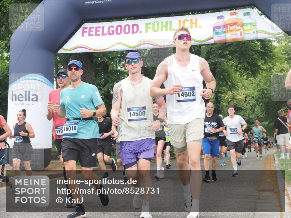 29.06.2025 - hella hamburg halbmarathon KatJ http://msf.ph/oto/8528731 29.06.2025 11:04:47 Zwischen KM18-KM19 1521 meine-sportfotos.de