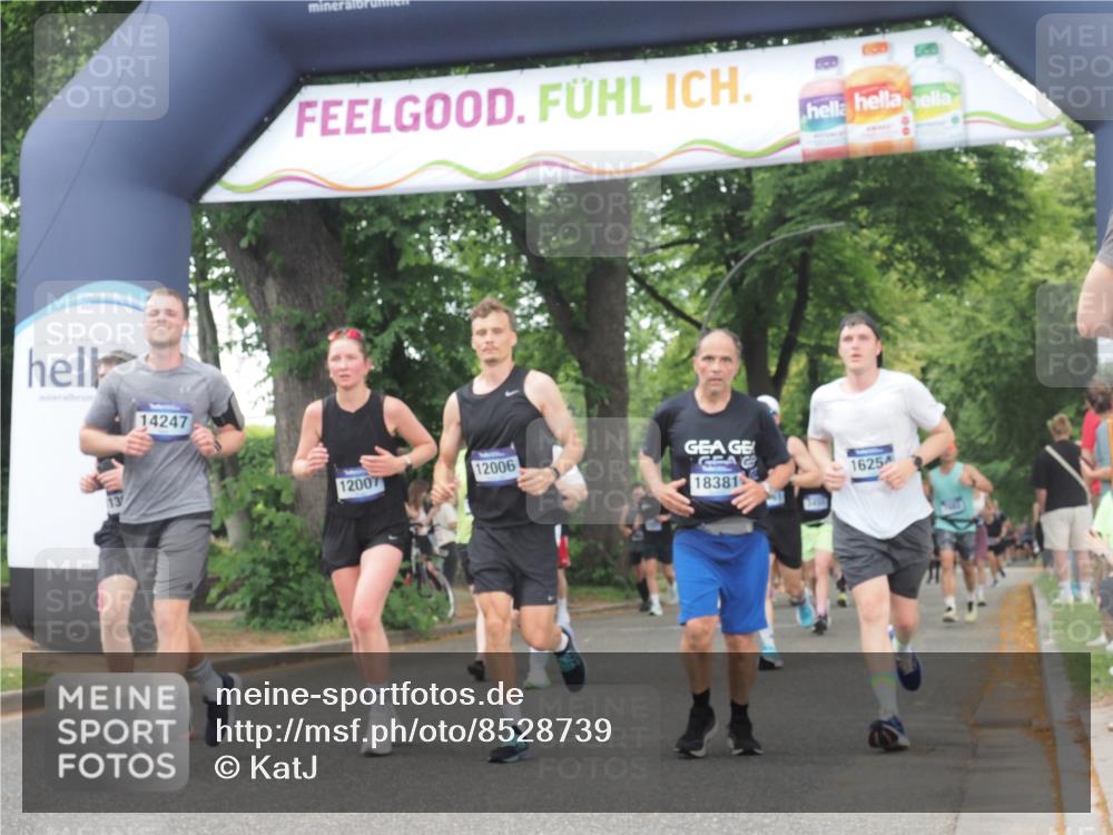 29.06.2025 - hella hamburg halbmarathon KatJ http://msf.ph/oto/8528739 29.06.2025 11:04:48 Zwischen KM18-KM19 1521 meine-sportfotos.de