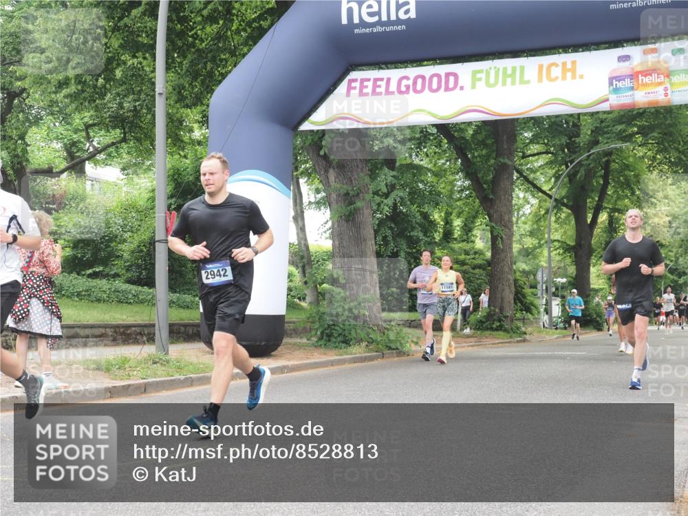 29.06.2025 - hella hamburg halbmarathon KatJ http://msf.ph/oto/8528813 29.06.2025 10:56:05 Zwischen KM18-KM19 2942, 3025, 3262 meine-sportfotos.de