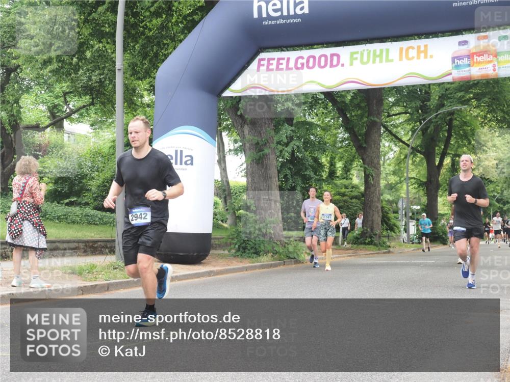 29.06.2025 - hella hamburg halbmarathon KatJ http://msf.ph/oto/8528818 29.06.2025 10:56:05 Zwischen KM18-KM19 2942, 3025, 3262 meine-sportfotos.de