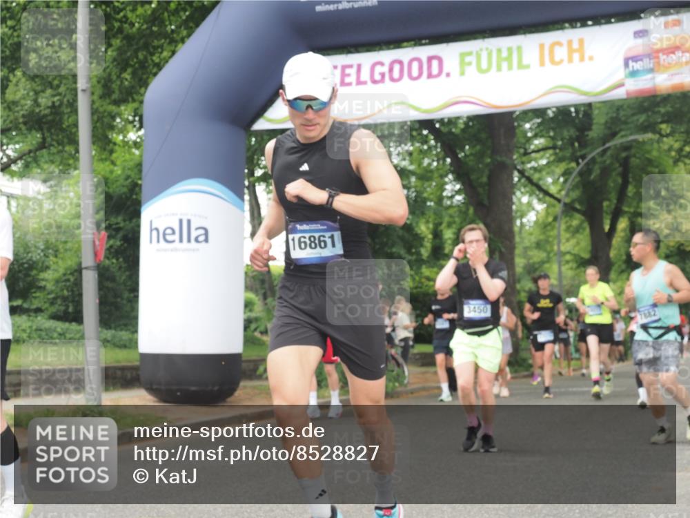 29.06.2025 - hella hamburg halbmarathon KatJ http://msf.ph/oto/8528827 29.06.2025 11:04:51 Zwischen KM18-KM19 3450, 7882 meine-sportfotos.de
