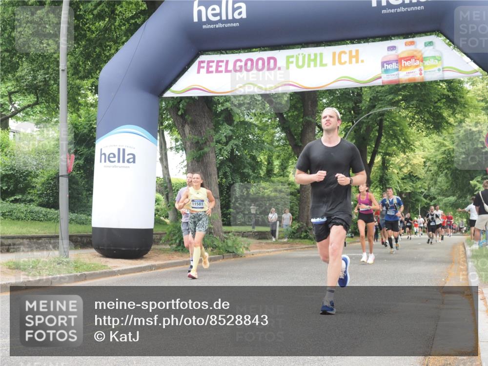 29.06.2025 - hella hamburg halbmarathon KatJ http://msf.ph/oto/8528843 29.06.2025 10:56:07 Zwischen KM18-KM19 2942, 4649 meine-sportfotos.de