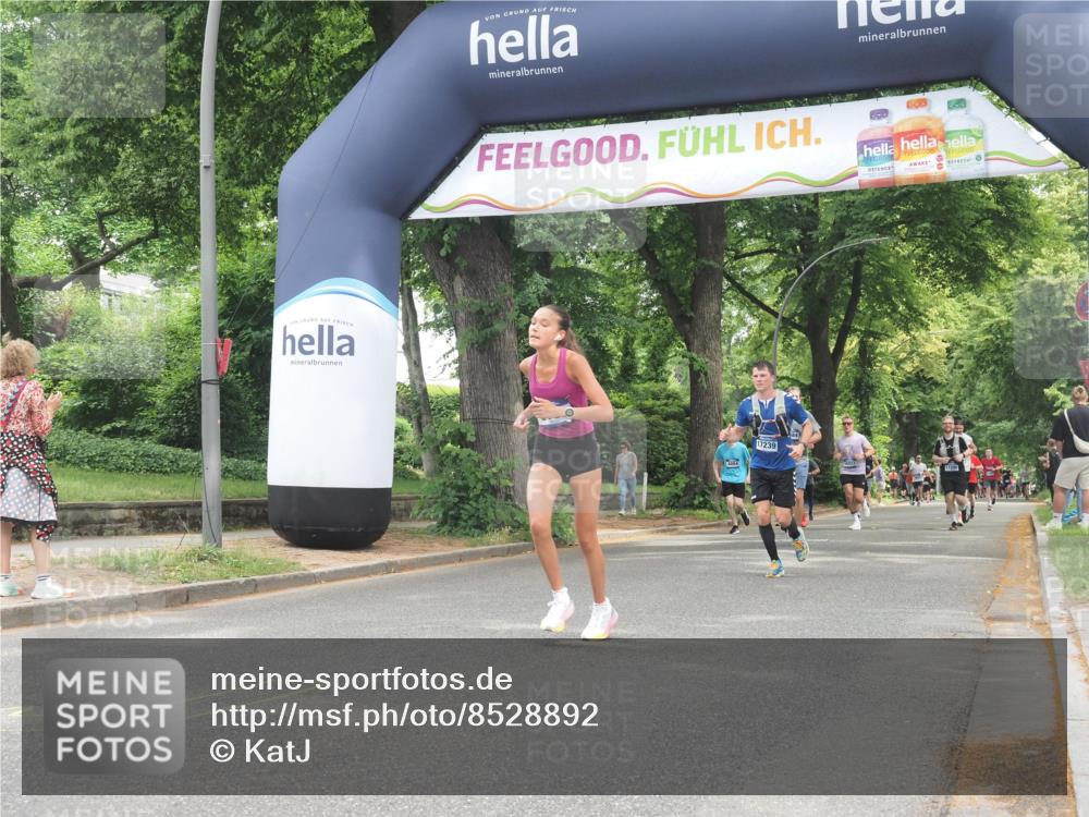 29.06.2025 - hella hamburg halbmarathon KatJ http://msf.ph/oto/8528892 29.06.2025 10:56:10 Zwischen KM18-KM19 2942, 4649 meine-sportfotos.de