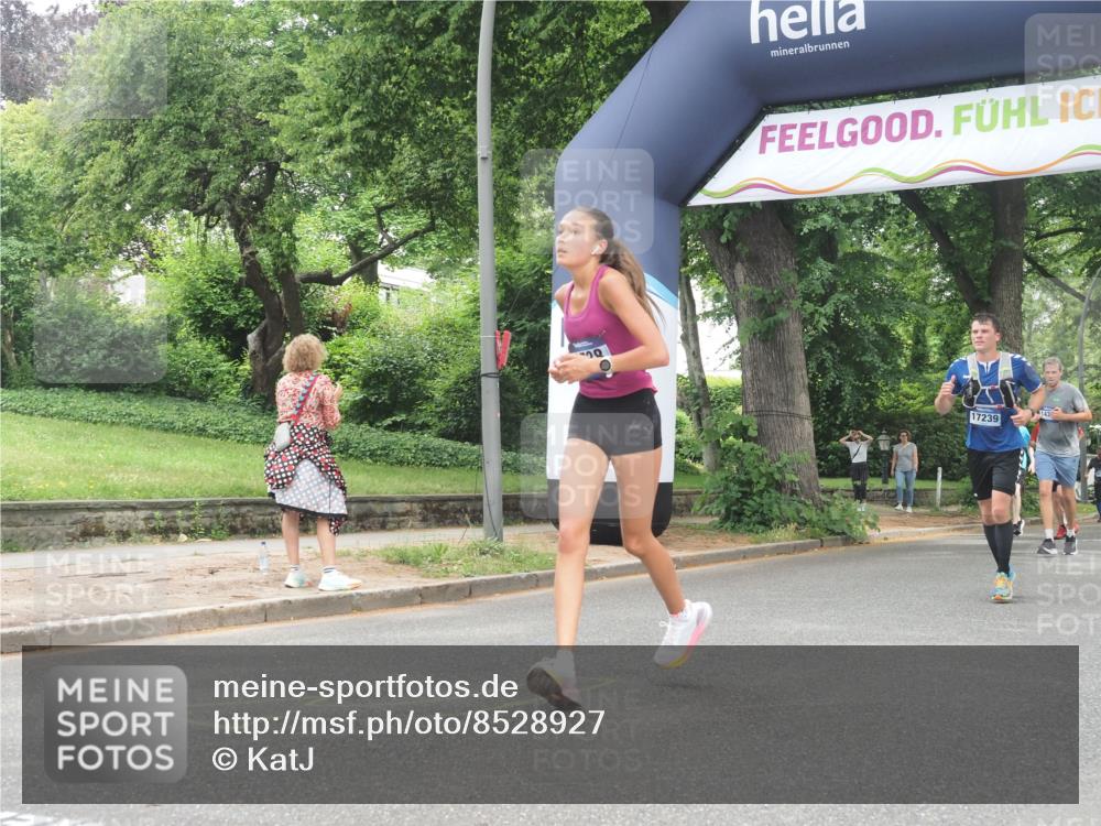 29.06.2025 - hella hamburg halbmarathon KatJ http://msf.ph/oto/8528927 29.06.2025 10:56:11 Zwischen KM18-KM19 4649 meine-sportfotos.de