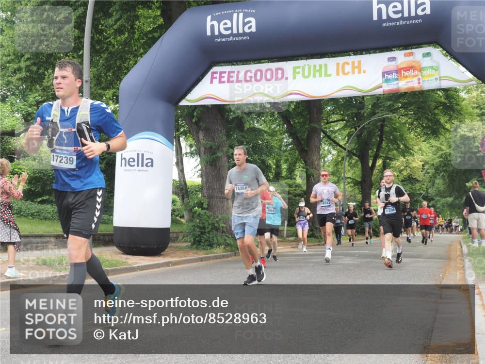 29.06.2025 - hella hamburg halbmarathon KatJ http://msf.ph/oto/8528963 29.06.2025 10:56:13 Zwischen KM18-KM19 4649, 4864, 8727 meine-sportfotos.de