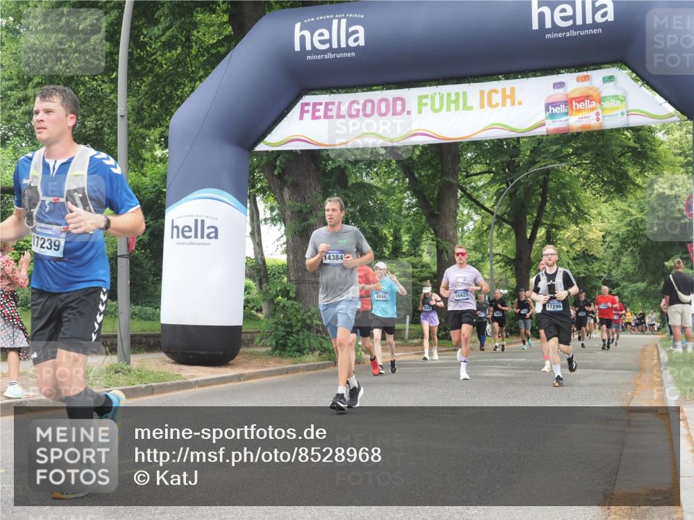29.06.2025 - hella hamburg halbmarathon KatJ http://msf.ph/oto/8528968 29.06.2025 10:56:13 Zwischen KM18-KM19 4649, 4864, 8727 meine-sportfotos.de