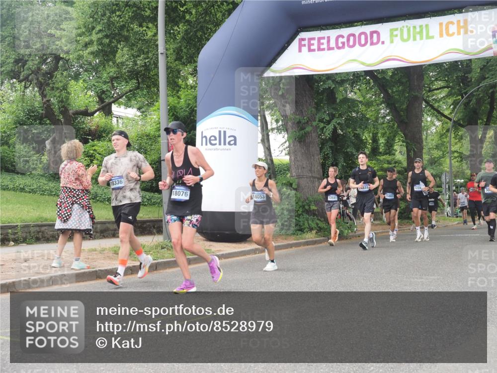 29.06.2025 - hella hamburg halbmarathon KatJ http://msf.ph/oto/8528979 29.06.2025 11:04:57 Zwischen KM18-KM19 3450, 5597, 5598, 7882, 7883 meine-sportfotos.de