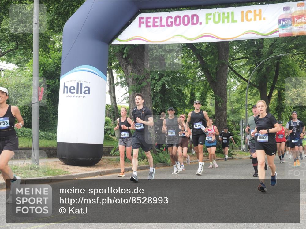 29.06.2025 - hella hamburg halbmarathon KatJ http://msf.ph/oto/8528993 29.06.2025 11:04:58 Zwischen KM18-KM19 3450, 5597, 5598, 7882, 7883 meine-sportfotos.de