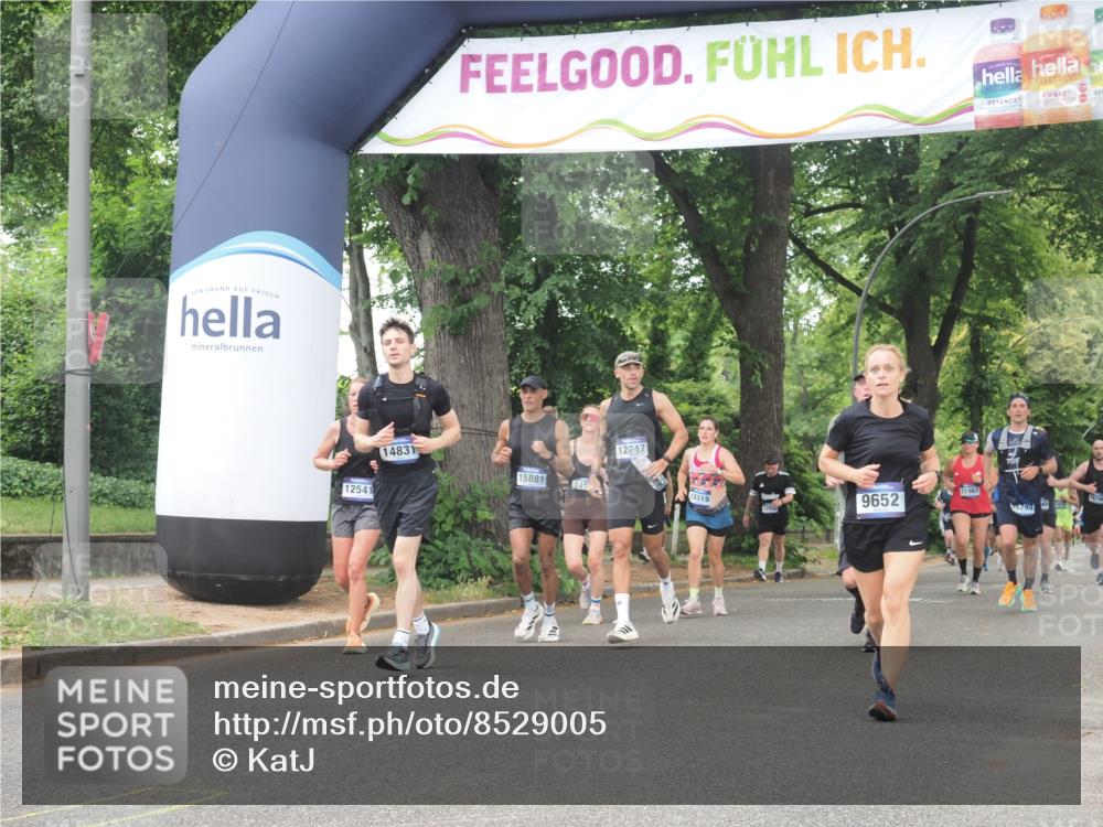 29.06.2025 - hella hamburg halbmarathon KatJ http://msf.ph/oto/8529005 29.06.2025 11:04:59 Zwischen KM18-KM19 5597, 5598, 7883 meine-sportfotos.de