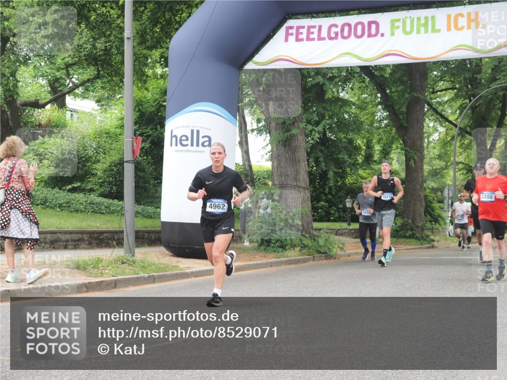29.06.2025 - hella hamburg halbmarathon KatJ http://msf.ph/oto/8529071 29.06.2025 10:56:19 Zwischen KM18-KM19 2288, 4864, 4962, 6295, 8727 meine-sportfotos.de