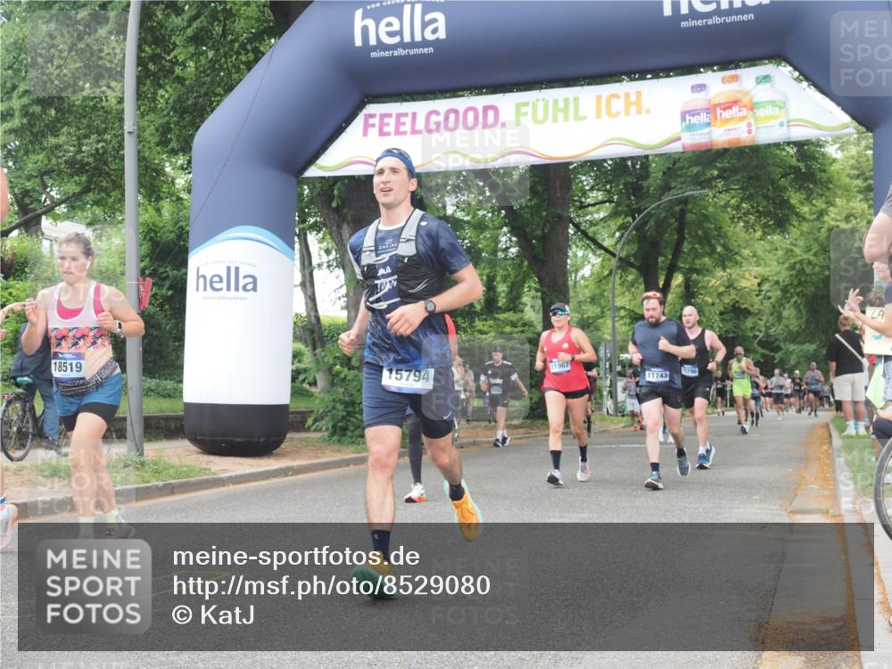 29.06.2025 - hella hamburg halbmarathon KatJ http://msf.ph/oto/8529080 29.06.2025 11:05:02 Zwischen KM18-KM19 3026 meine-sportfotos.de