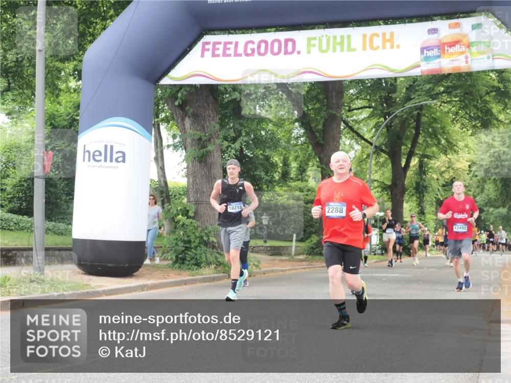 29.06.2025 - hella hamburg halbmarathon KatJ http://msf.ph/oto/8529121 29.06.2025 10:56:20 Zwischen KM18-KM19 2288, 3091, 4864, 4962, 6295, 8727 meine-sportfotos.de