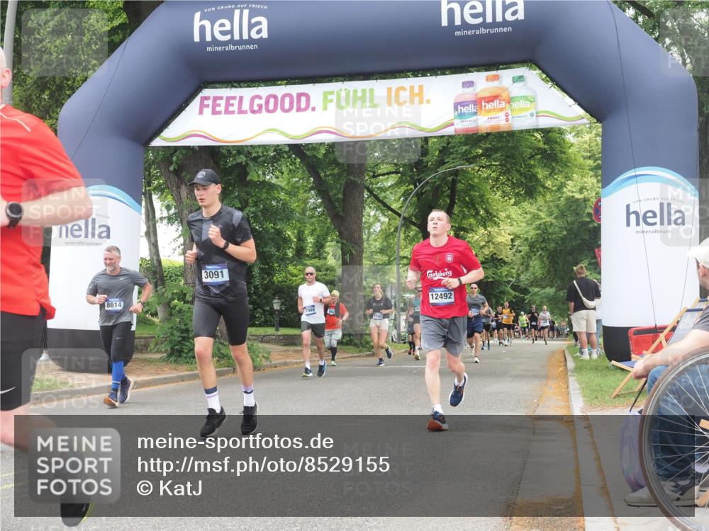29.06.2025 - hella hamburg halbmarathon KatJ http://msf.ph/oto/8529155 29.06.2025 10:56:22 Zwischen KM18-KM19 2288, 3091, 4962, 6295, 8614 meine-sportfotos.de