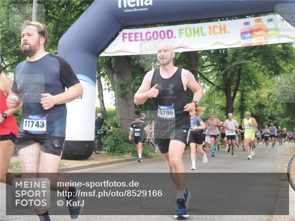 29.06.2025 - hella hamburg halbmarathon KatJ http://msf.ph/oto/8529166 29.06.2025 11:05:05 Zwischen KM18-KM19 3026, 8665 meine-sportfotos.de