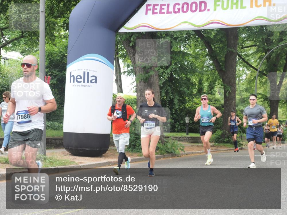 29.06.2025 - hella hamburg halbmarathon KatJ http://msf.ph/oto/8529190 29.06.2025 10:56:25 Zwischen KM18-KM19 2288, 3091, 4204, 8614 meine-sportfotos.de