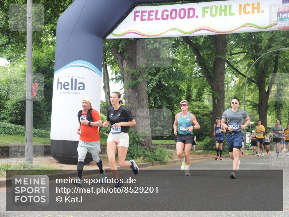 29.06.2025 - hella hamburg halbmarathon KatJ http://msf.ph/oto/8529201 29.06.2025 10:56:26 Zwischen KM18-KM19 1032, 2288, 3091, 4204, 8614 meine-sportfotos.de