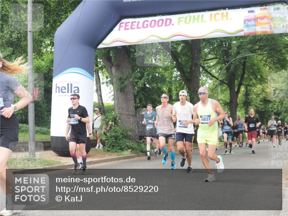 29.06.2025 - hella hamburg halbmarathon KatJ http://msf.ph/oto/8529220 29.06.2025 11:05:08 Zwischen KM18-KM19 3026, 4990, 8665 meine-sportfotos.de