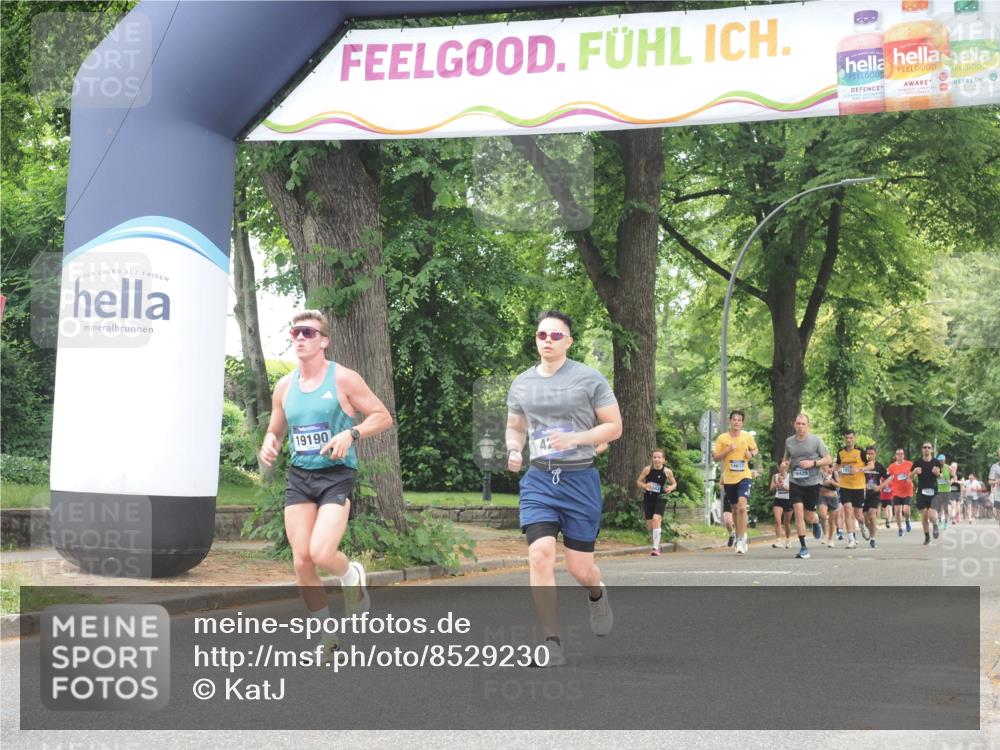 29.06.2025 - hella hamburg halbmarathon KatJ http://msf.ph/oto/8529230 29.06.2025 10:56:27 Zwischen KM18-KM19 1032, 3091, 4204, 8614 meine-sportfotos.de