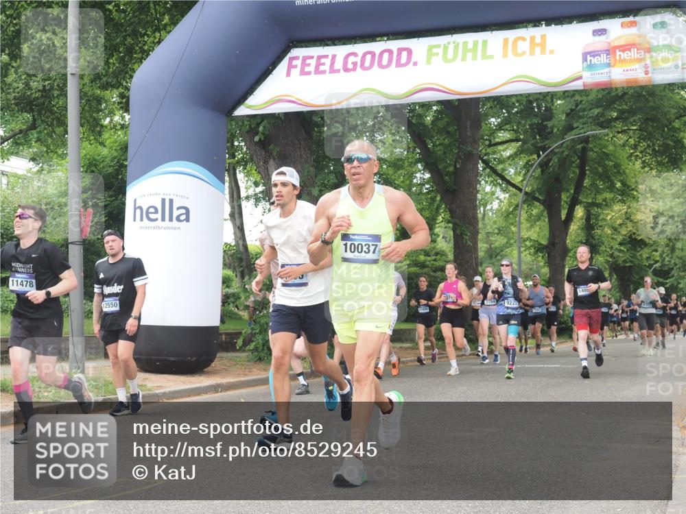 29.06.2025 - hella hamburg halbmarathon KatJ http://msf.ph/oto/8529245 29.06.2025 11:05:09 Zwischen KM18-KM19 4990, 8665 meine-sportfotos.de