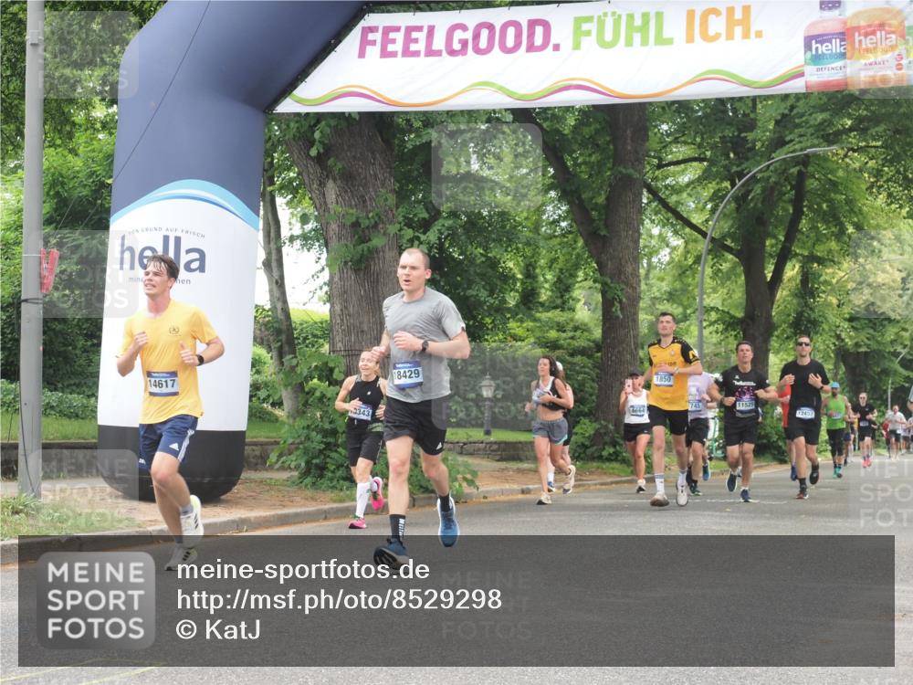 29.06.2025 - hella hamburg halbmarathon KatJ http://msf.ph/oto/8529298 29.06.2025 10:56:32 Zwischen KM18-KM19 1032, 4204, 5242 meine-sportfotos.de