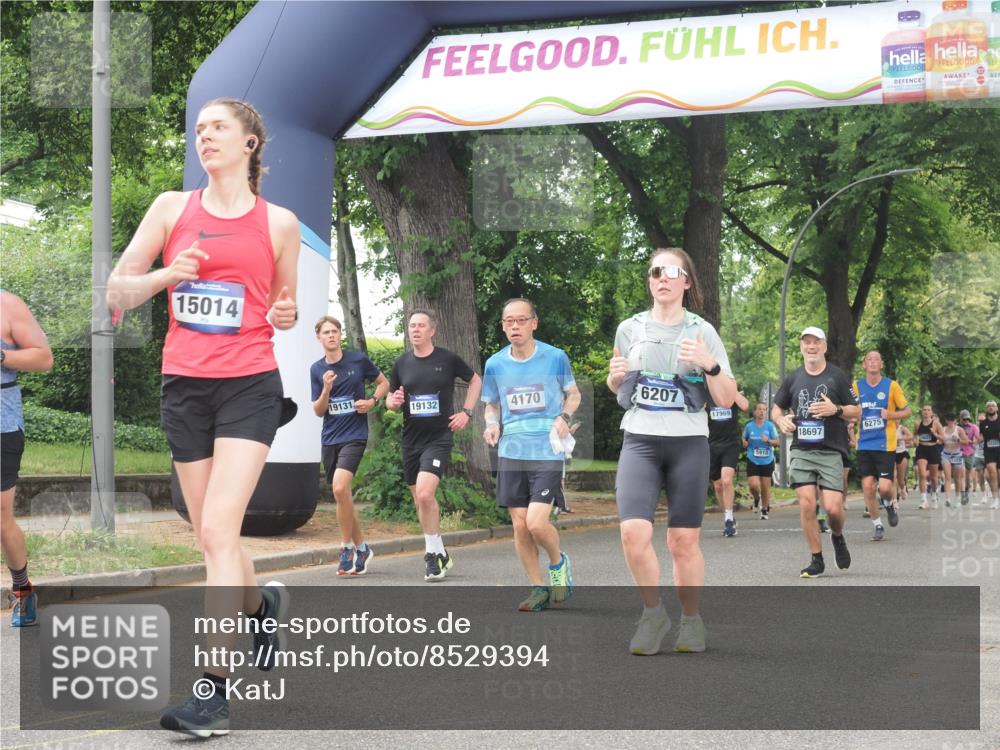 29.06.2025 - hella hamburg halbmarathon KatJ http://msf.ph/oto/8529394 29.06.2025 11:05:16 Zwischen KM18-KM19 4170, 6207, 7744, 7792 meine-sportfotos.de