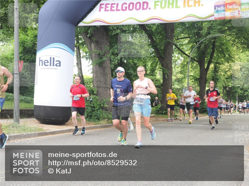 29.06.2025 - hella hamburg halbmarathon KatJ http://msf.ph/oto/8529532 29.06.2025 10:56:46 Zwischen KM18-KM19 2359, 6871 meine-sportfotos.de