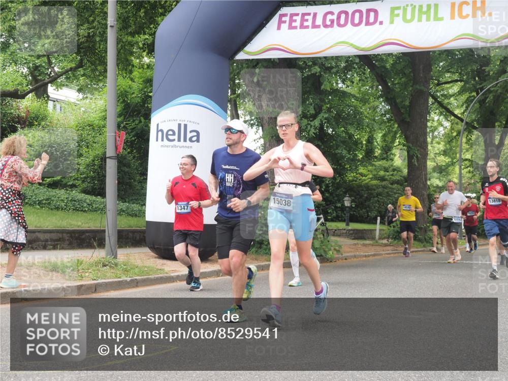 29.06.2025 - hella hamburg halbmarathon KatJ http://msf.ph/oto/8529541 29.06.2025 10:56:46 Zwischen KM18-KM19 2359, 6871 meine-sportfotos.de