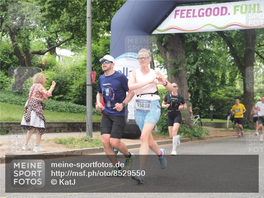29.06.2025 - hella hamburg halbmarathon KatJ http://msf.ph/oto/8529550 29.06.2025 10:56:47 Zwischen KM18-KM19 1347, 6871 meine-sportfotos.de