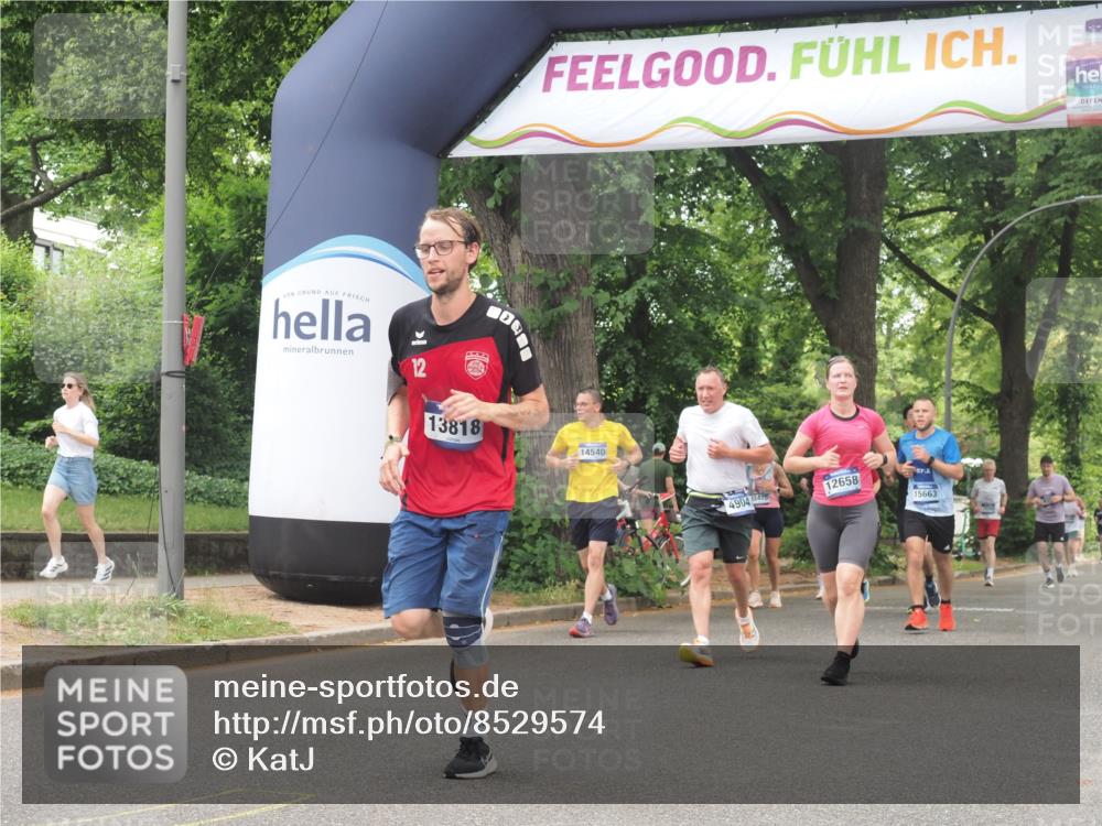 29.06.2025 - hella hamburg halbmarathon KatJ http://msf.ph/oto/8529574 29.06.2025 10:56:49 Zwischen KM18-KM19 1347, 4904 meine-sportfotos.de