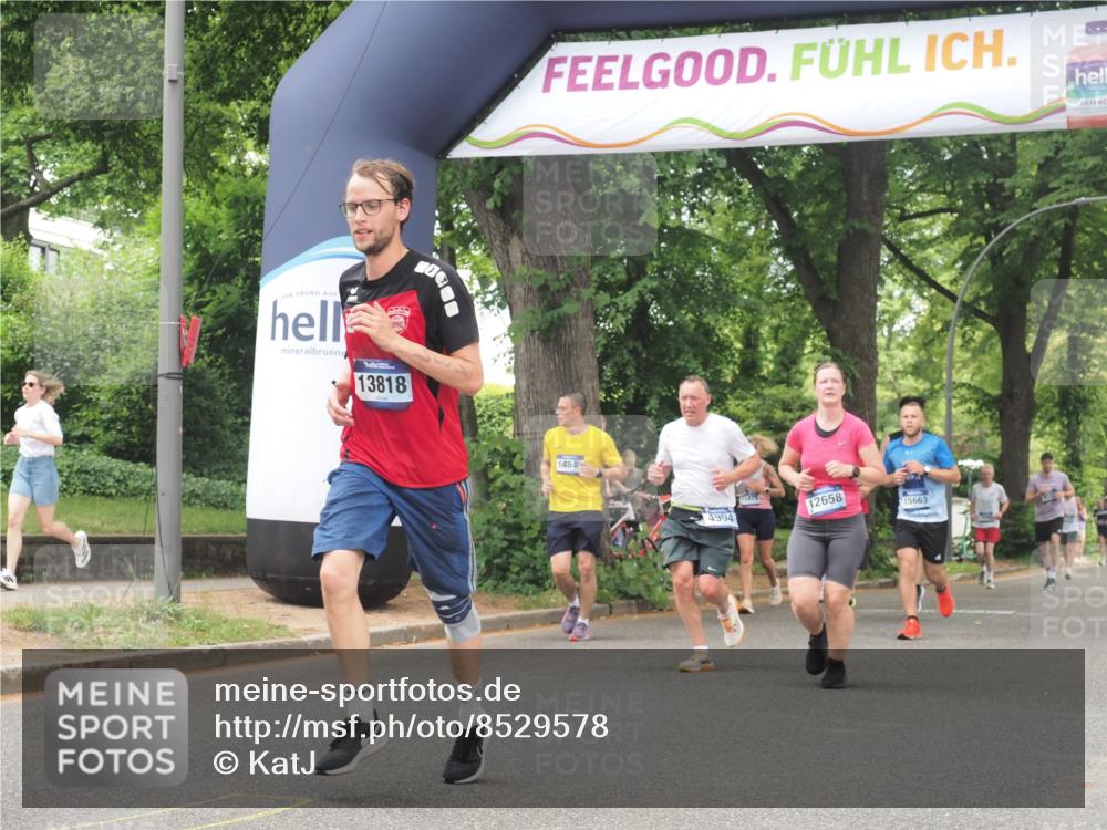 29.06.2025 - hella hamburg halbmarathon KatJ http://msf.ph/oto/8529578 29.06.2025 10:56:49 Zwischen KM18-KM19 1347, 4904 meine-sportfotos.de