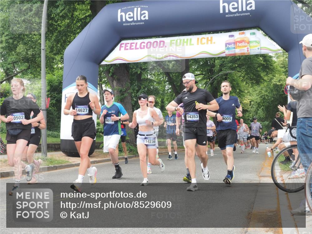 29.06.2025 - hella hamburg halbmarathon KatJ http://msf.ph/oto/8529609 29.06.2025 11:05:25 Zwischen KM18-KM19 2225, 5910, 6275, 6308, 8276, 8357 meine-sportfotos.de