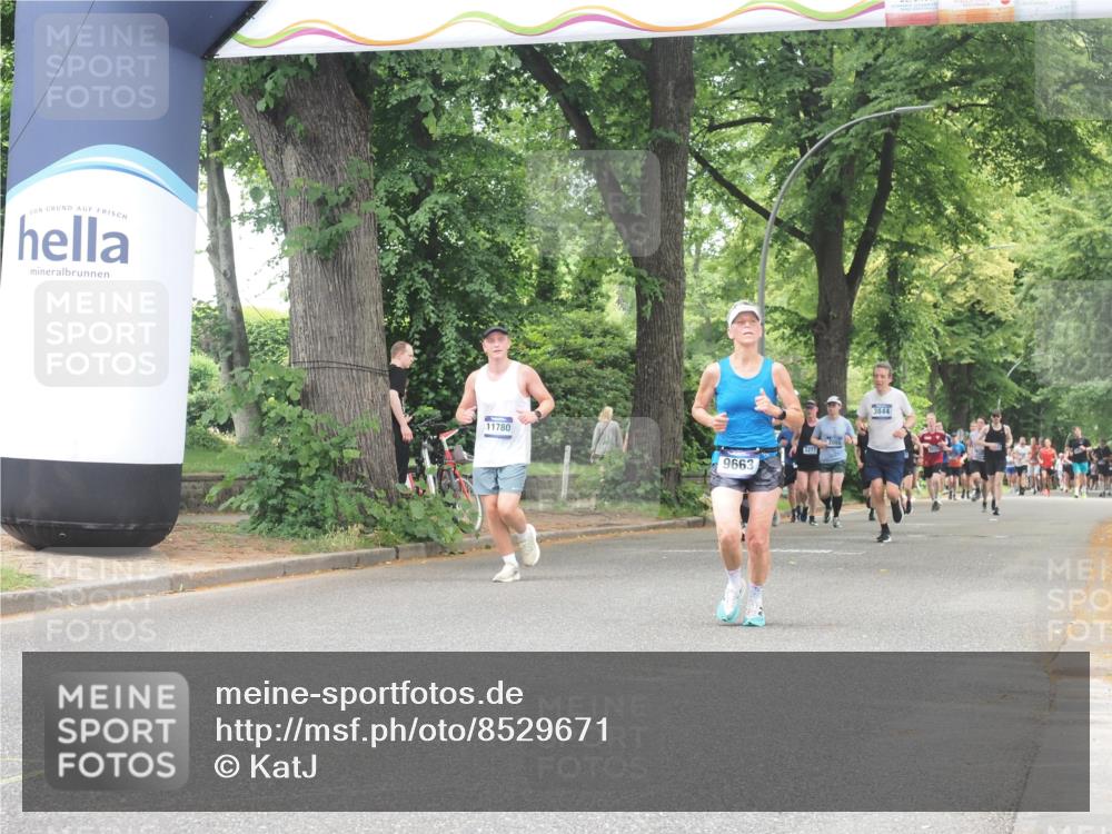 29.06.2025 - hella hamburg halbmarathon KatJ http://msf.ph/oto/8529671 29.06.2025 10:56:59 Zwischen KM18-KM19  meine-sportfotos.de