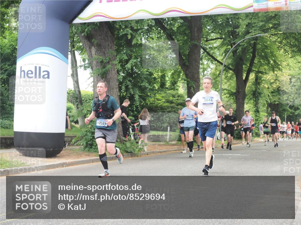 29.06.2025 - hella hamburg halbmarathon KatJ http://msf.ph/oto/8529694 29.06.2025 10:57:03 Zwischen KM18-KM19 3844 meine-sportfotos.de