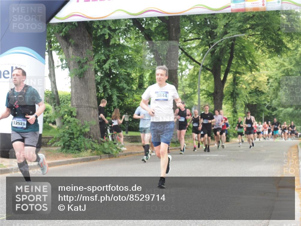 29.06.2025 - hella hamburg halbmarathon KatJ http://msf.ph/oto/8529714 29.06.2025 10:57:03 Zwischen KM18-KM19 3844 meine-sportfotos.de