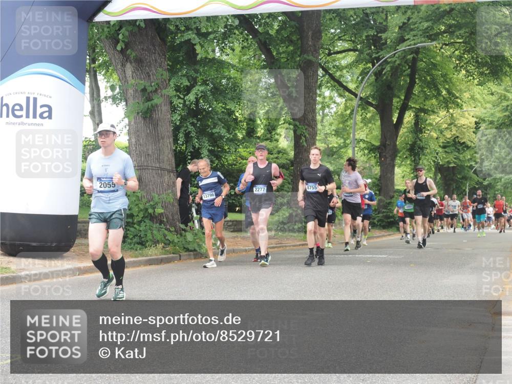 29.06.2025 - hella hamburg halbmarathon KatJ http://msf.ph/oto/8529721 29.06.2025 10:57:06 Zwischen KM18-KM19 2055, 3844, 8755 meine-sportfotos.de