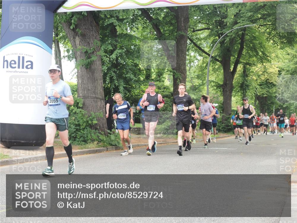 29.06.2025 - hella hamburg halbmarathon KatJ http://msf.ph/oto/8529724 29.06.2025 10:57:06 Zwischen KM18-KM19 2055, 3844, 8755 meine-sportfotos.de