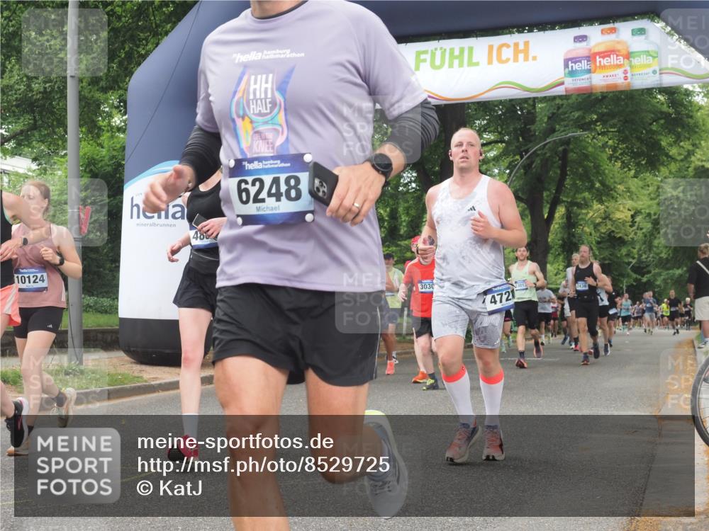 29.06.2025 - hella hamburg halbmarathon KatJ http://msf.ph/oto/8529725 29.06.2025 11:05:30 Zwischen KM18-KM19 2225, 3030, 3161, 3202, 4722, 4852, 6248, 6332, 6542, 8276, 8357 meine-sportfotos.de
