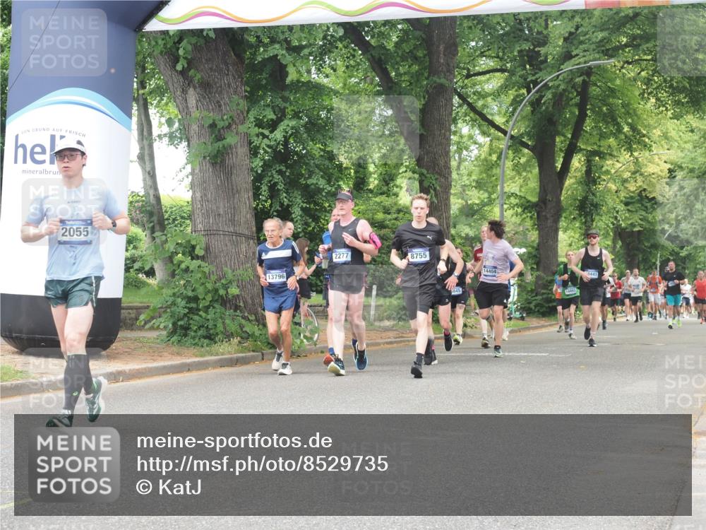 29.06.2025 - hella hamburg halbmarathon KatJ http://msf.ph/oto/8529735 29.06.2025 10:57:06 Zwischen KM18-KM19 2055, 3844, 8755 meine-sportfotos.de
