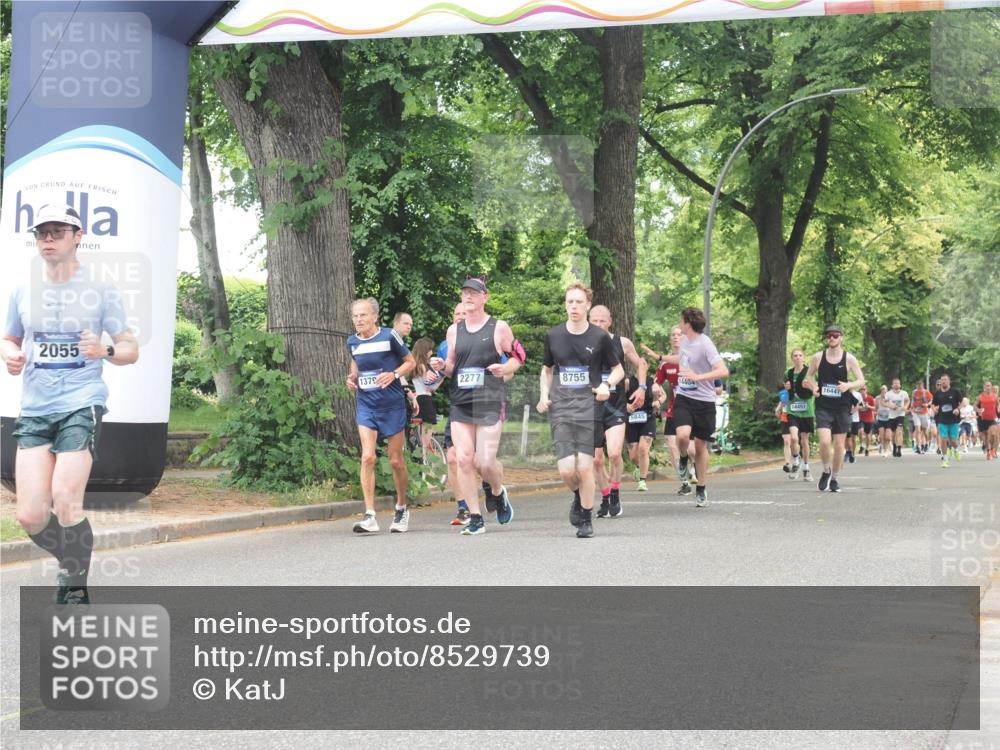 29.06.2025 - hella hamburg halbmarathon KatJ http://msf.ph/oto/8529739 29.06.2025 10:57:06 Zwischen KM18-KM19 2055, 3844, 8755 meine-sportfotos.de